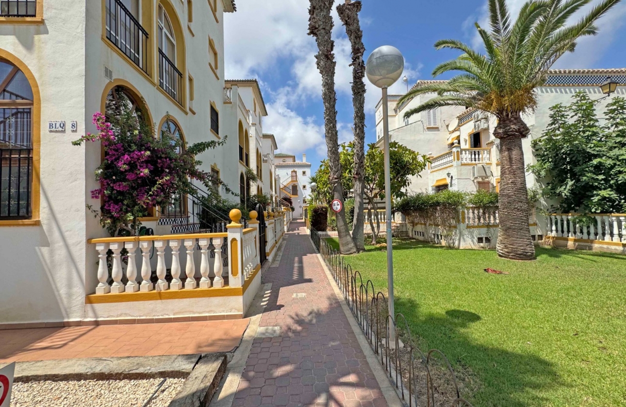 Resale - Apartment / flat - Torrevieja - La Mata