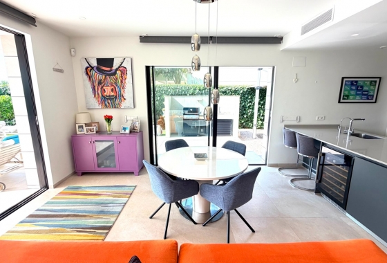 Wiederverkauf - Villa - Los Montesinos - La Herrada
