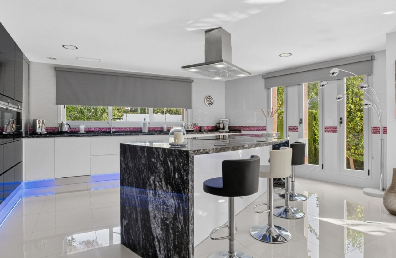 Resale - Villa - Pinar de Campoverde