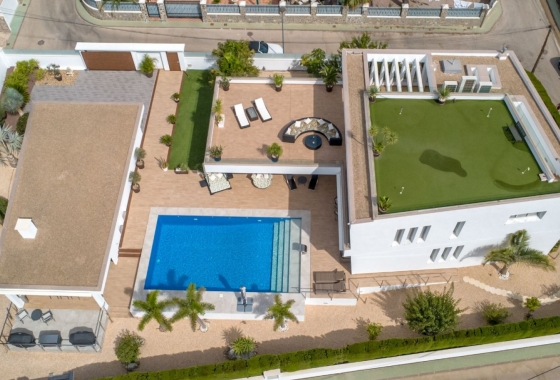 Resale - Villa - Pinar de Campoverde
