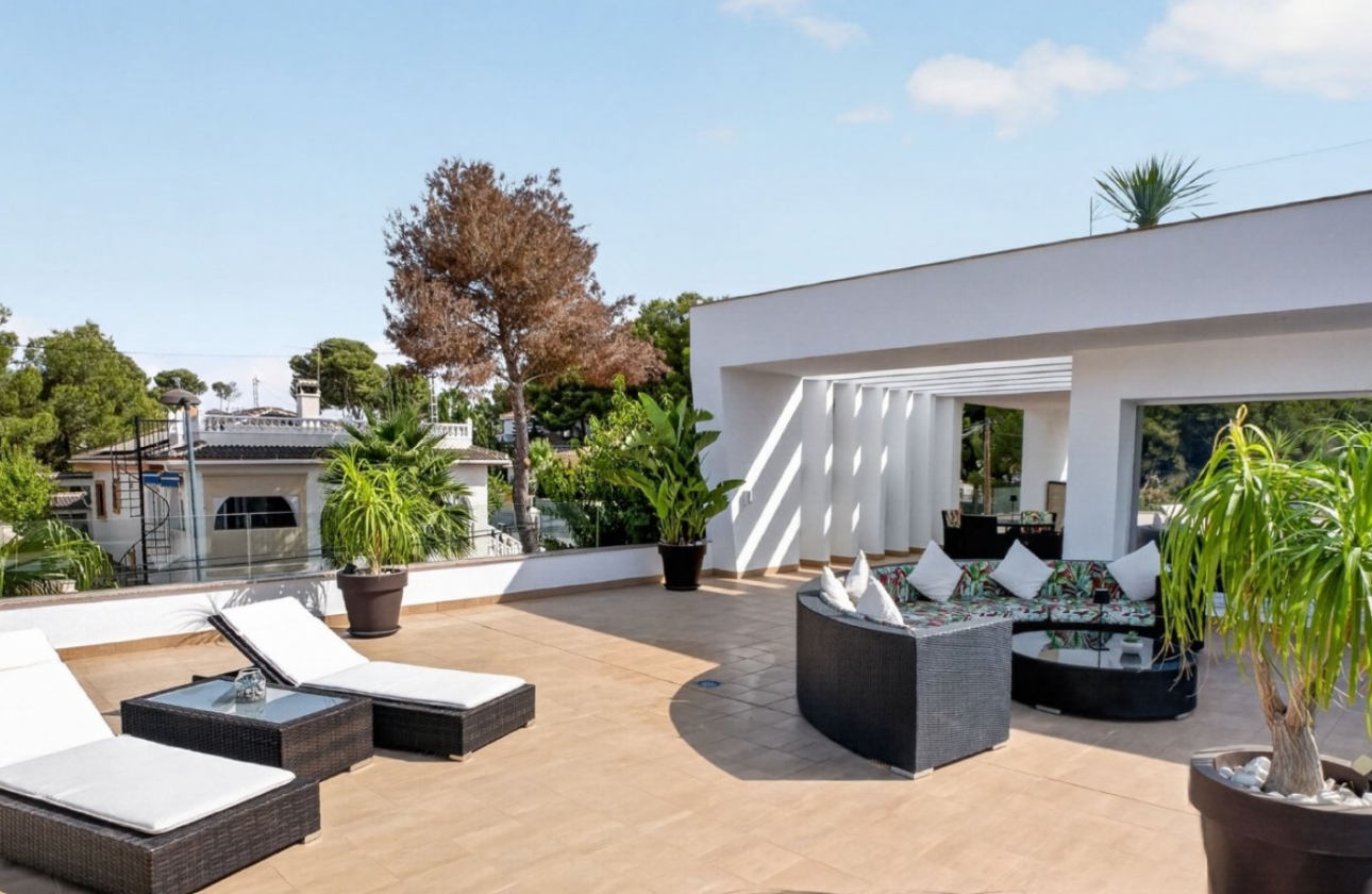 Resale - Villa - Pinar de Campoverde