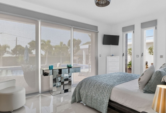 Resale - Villa - Pinar de Campoverde