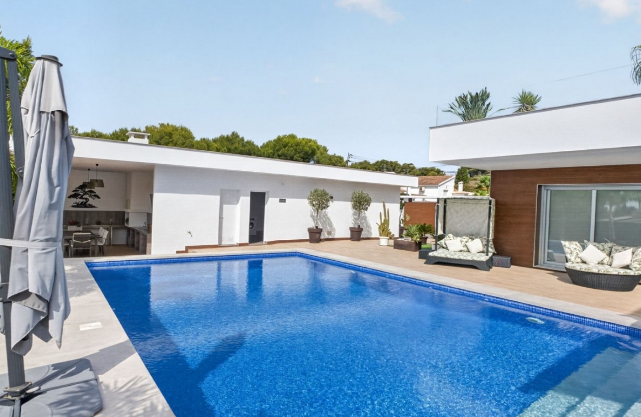 Resale - Villa - Pinar de Campoverde