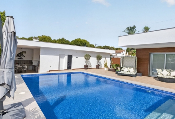 Resale - Villa - Pinar de Campoverde