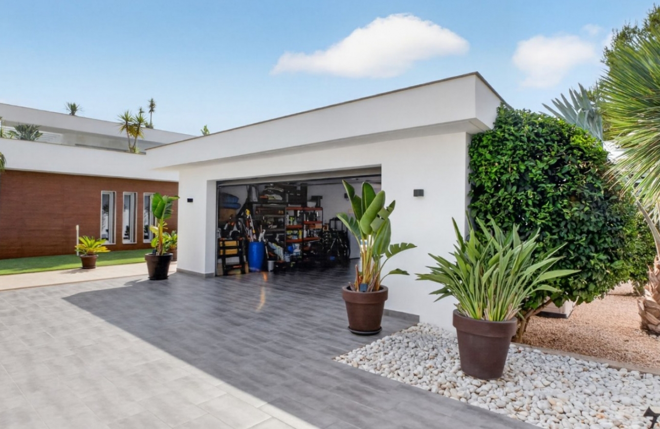 Resale - Villa - Pinar de Campoverde