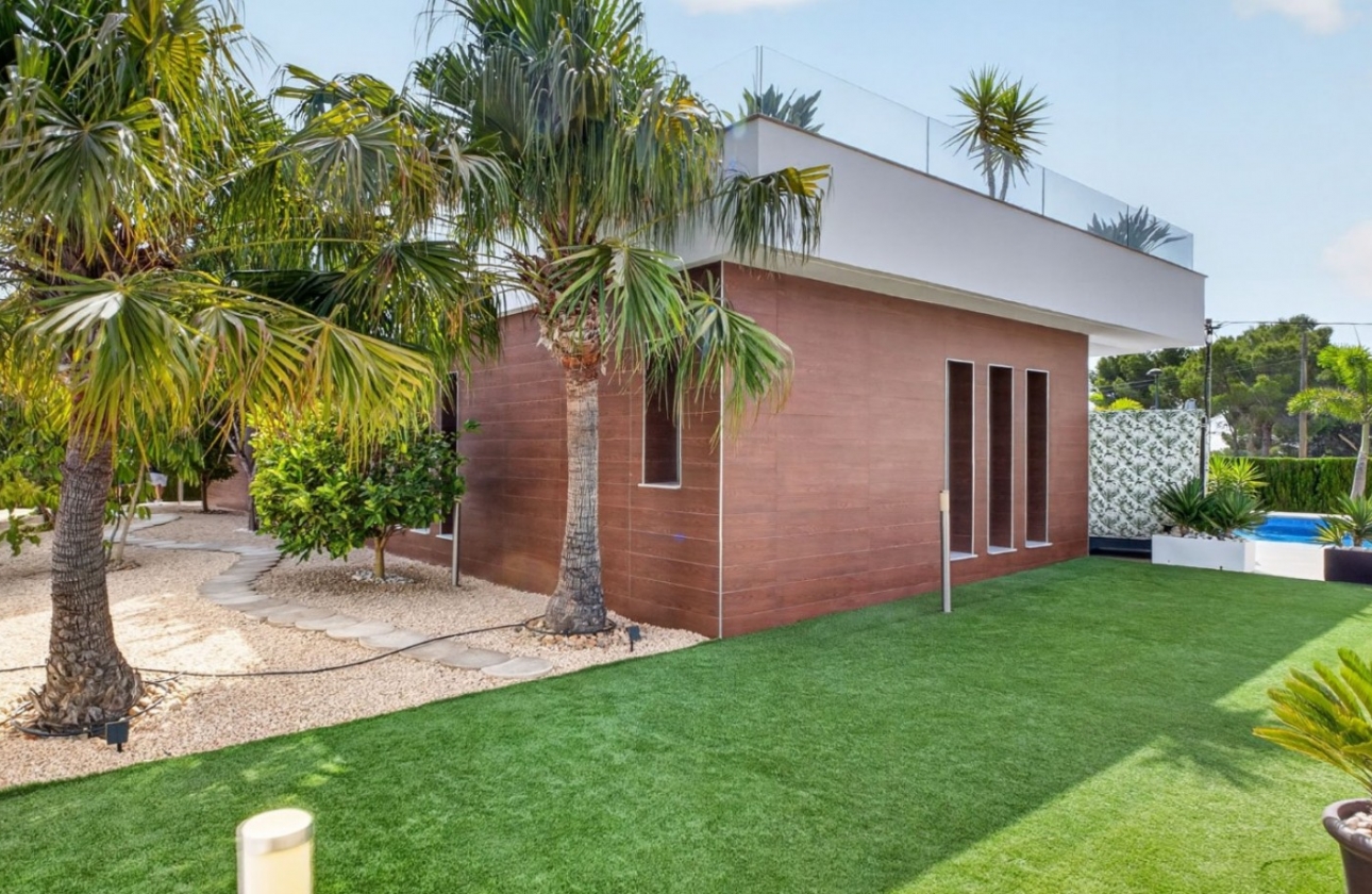 Resale - Villa - Pinar de Campoverde