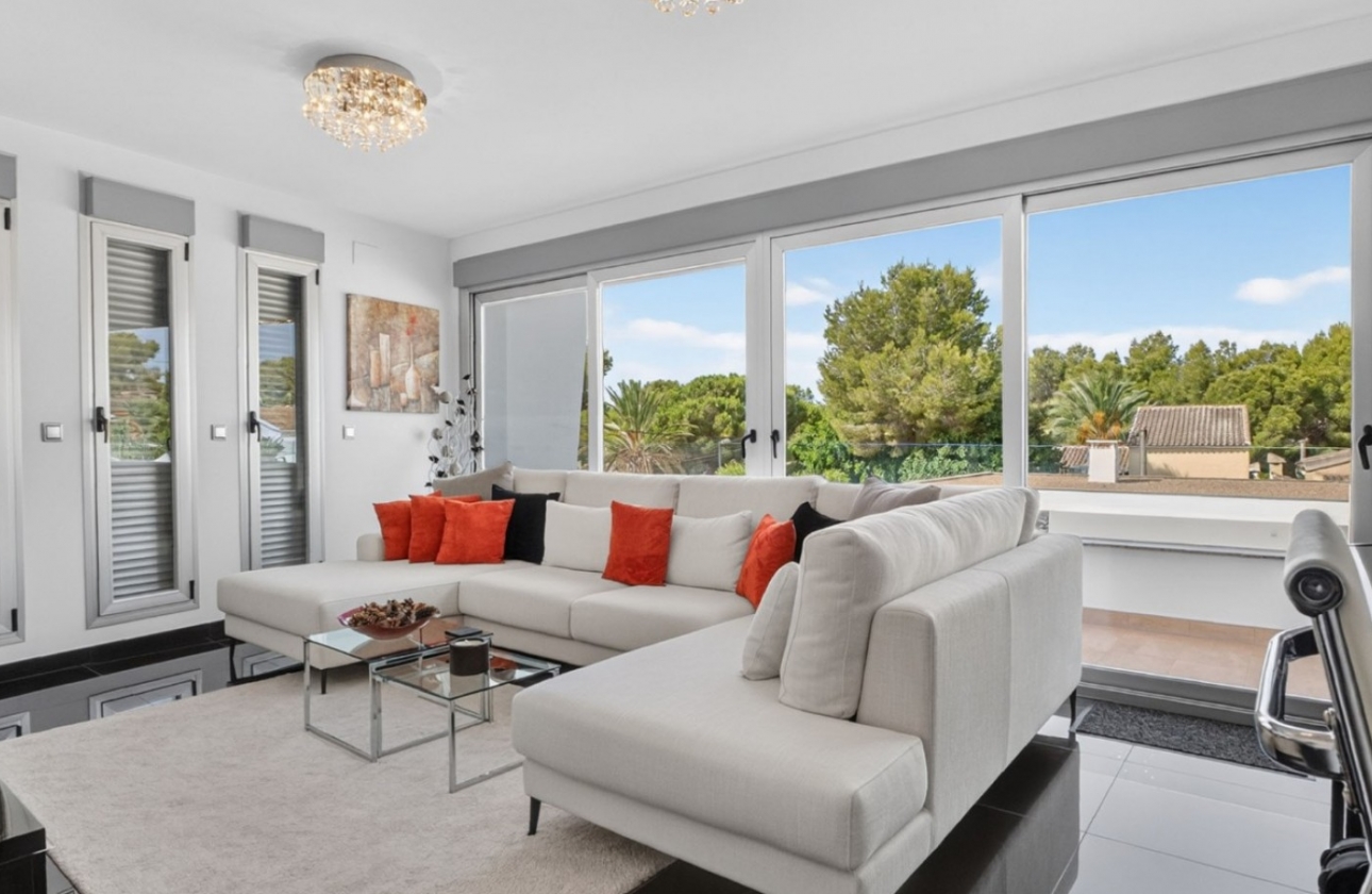 Resale - Villa - Pinar de Campoverde
