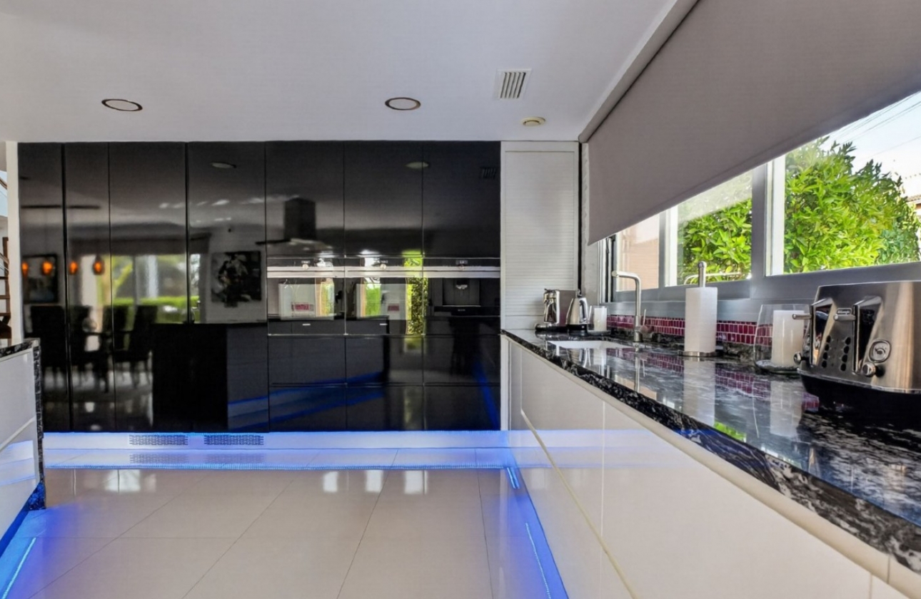 Resale - Villa - Pinar de Campoverde