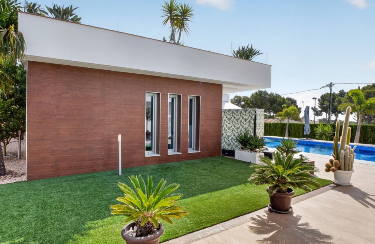 Resale - Villa - Pinar de Campoverde