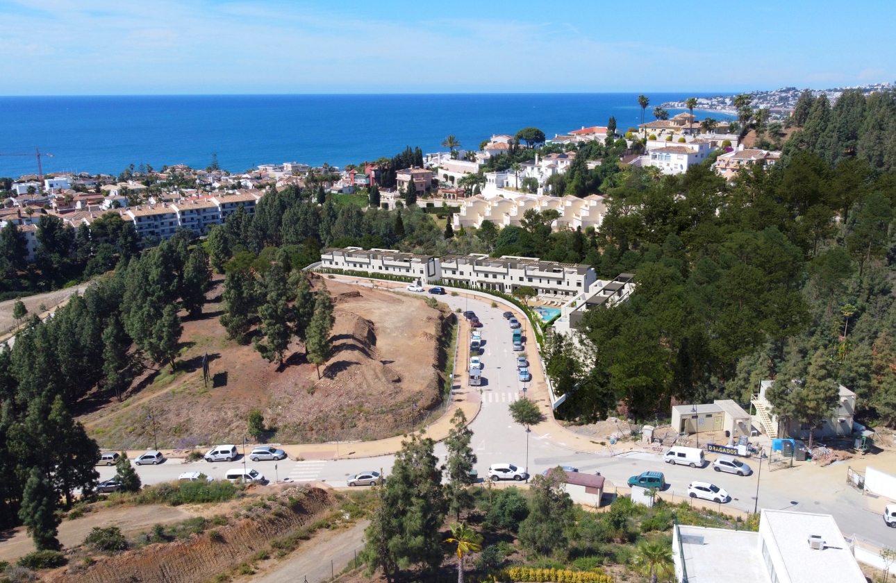 Obra nueva - Casa - Las Lagunas de Mijas