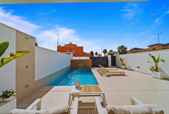 Reventa - Villa - Los Montesinos - La Herrada