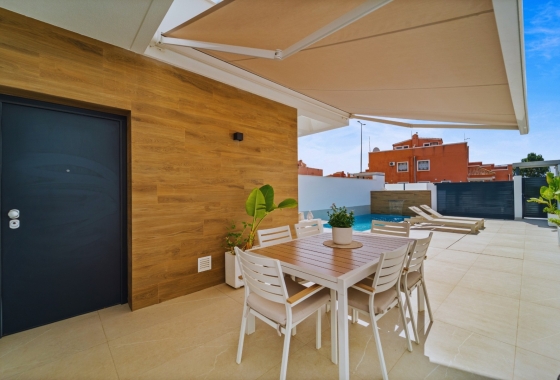 Reventa - Villa - Los Montesinos - La Herrada