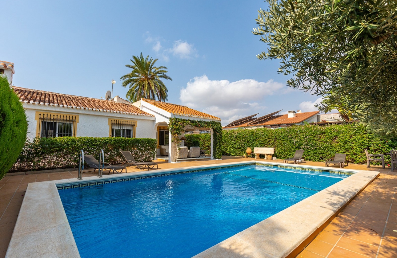 Resale - Villa - Torrevieja - Playa Los Locos