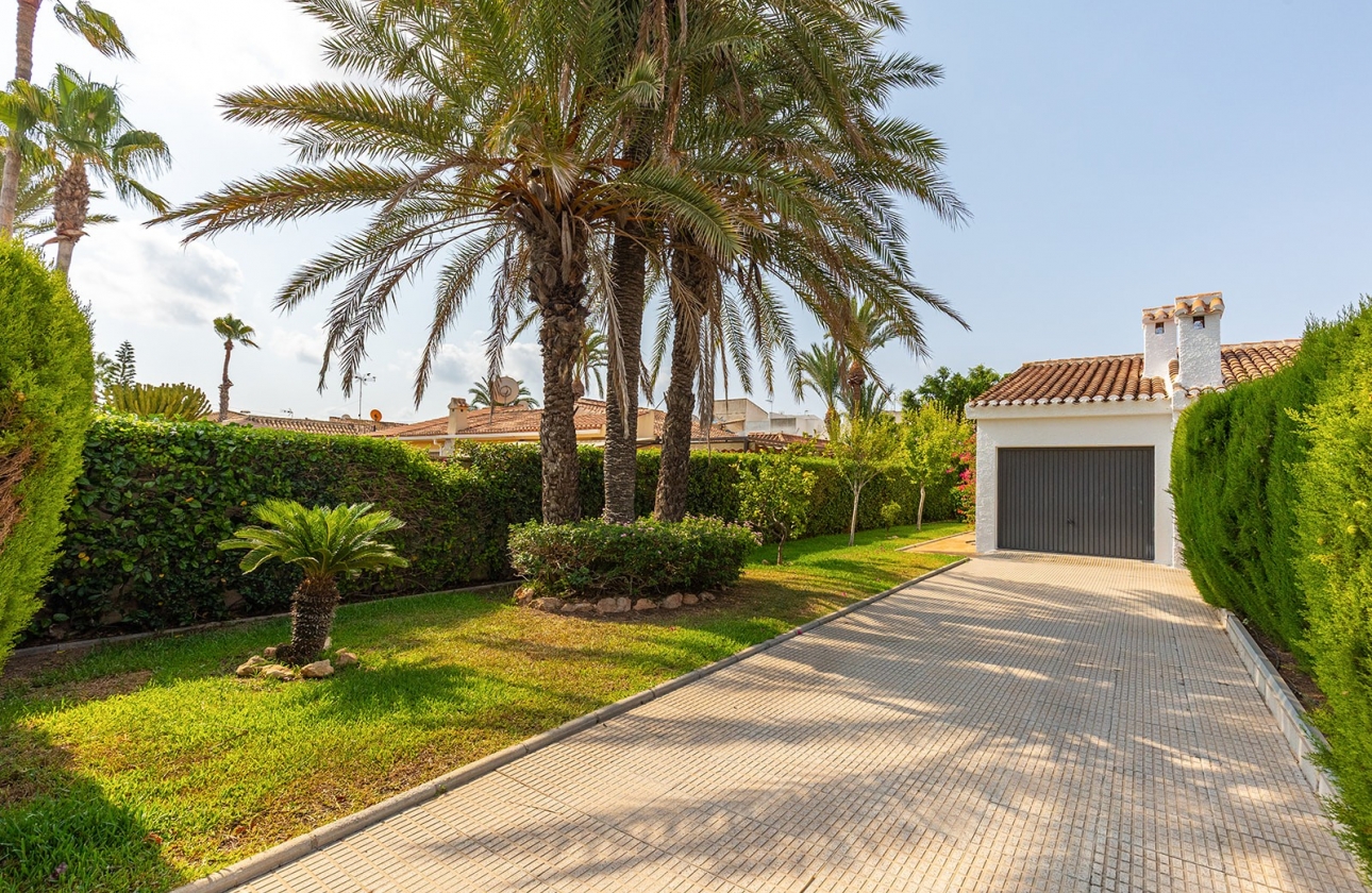 Resale - Villa - Torrevieja - Playa Los Locos