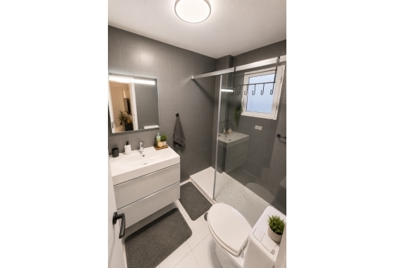 Resale - Apartment / flat - Torrevieja - Playa Los Naufragos