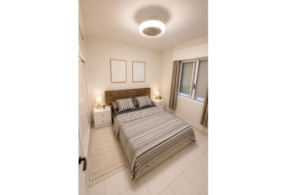Resale - Apartment / flat - Torrevieja - Playa Los Naufragos