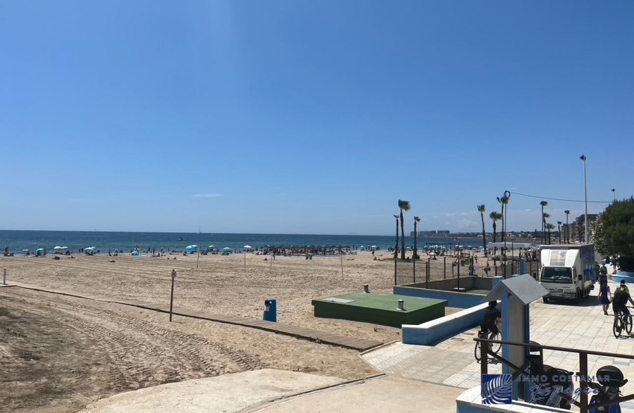Resale - Apartment / flat - Torrevieja - Playa Los Naufragos