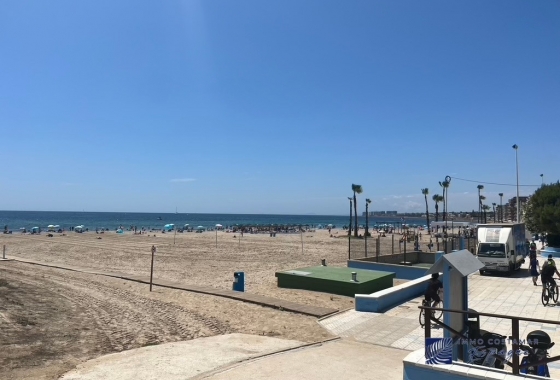 Resale - Apartment / flat - Torrevieja - Playa Los Naufragos