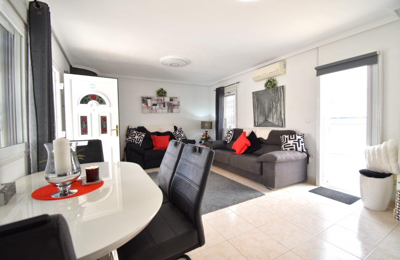 Resale - Villa - Orihuela Costa - Playa Flamenca
