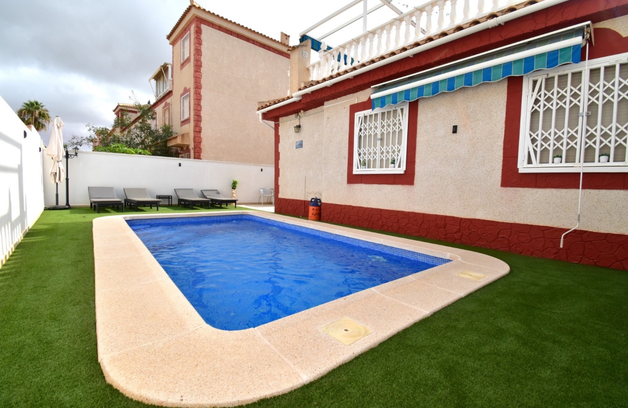 Resale - Villa - Orihuela Costa - Playa Flamenca