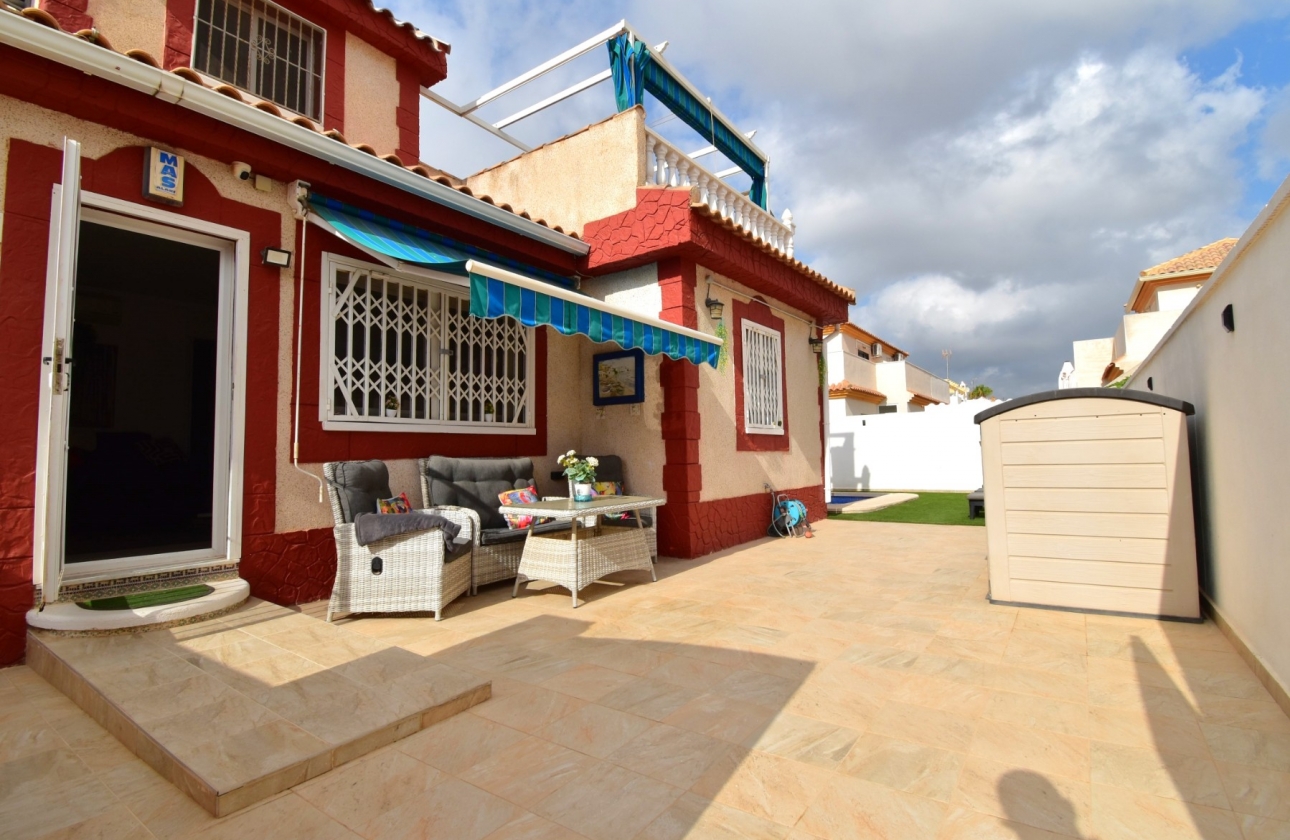 Resale - Villa - Orihuela Costa - Playa Flamenca