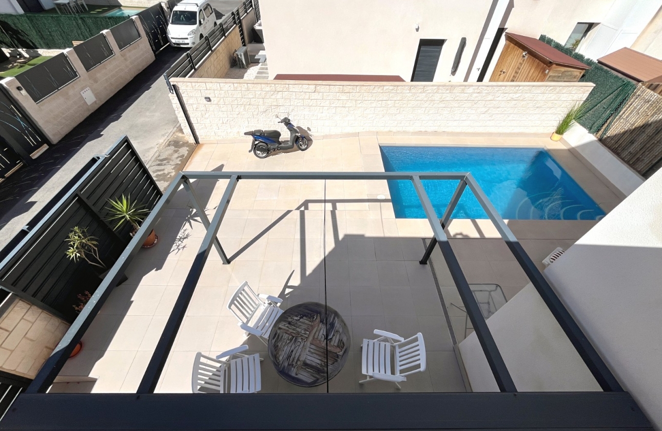 Resale - Villa - Ciudad Quesada - Pueblo Bravo