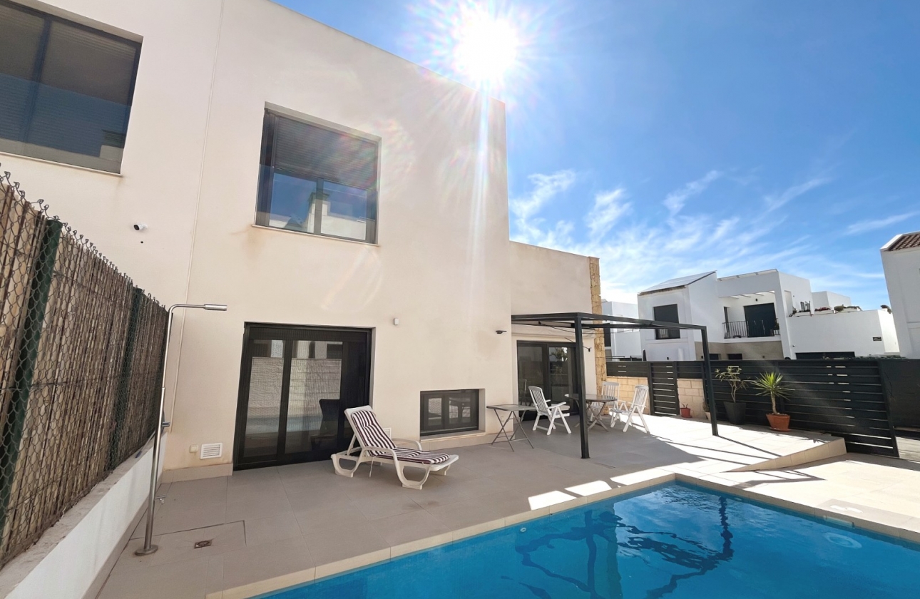 Resale - Villa - Ciudad Quesada - Pueblo Bravo
