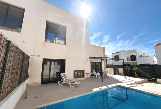 Resale - Villa - Ciudad Quesada - Pueblo Bravo