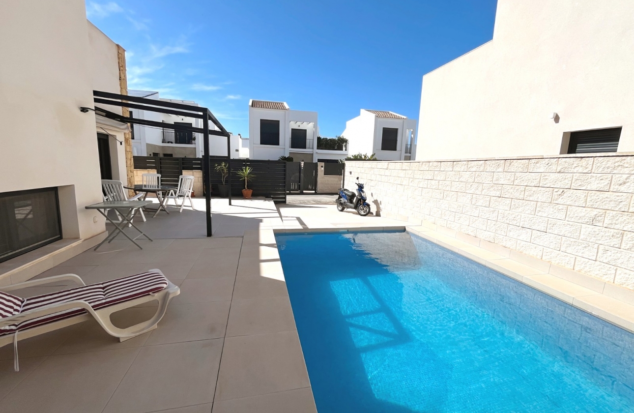 Resale - Villa - Ciudad Quesada - Pueblo Bravo