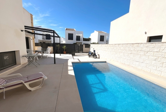 Resale - Villa - Ciudad Quesada - Pueblo Bravo
