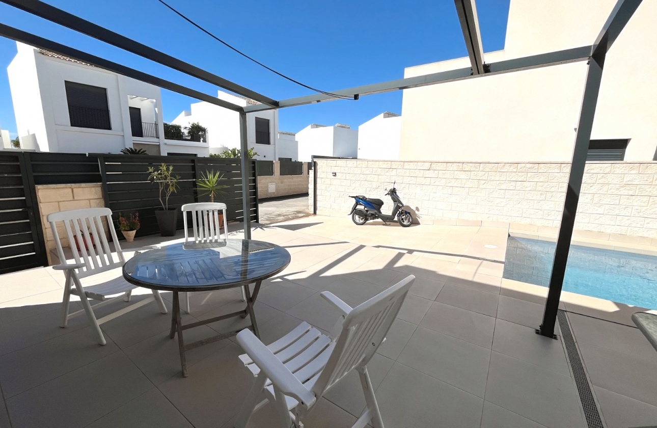 Resale - Villa - Ciudad Quesada - Pueblo Bravo