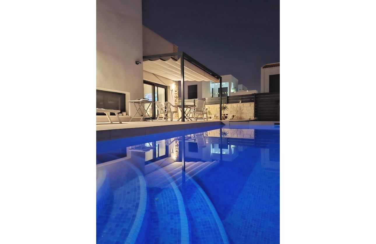 Resale - Villa - Ciudad Quesada - Pueblo Bravo