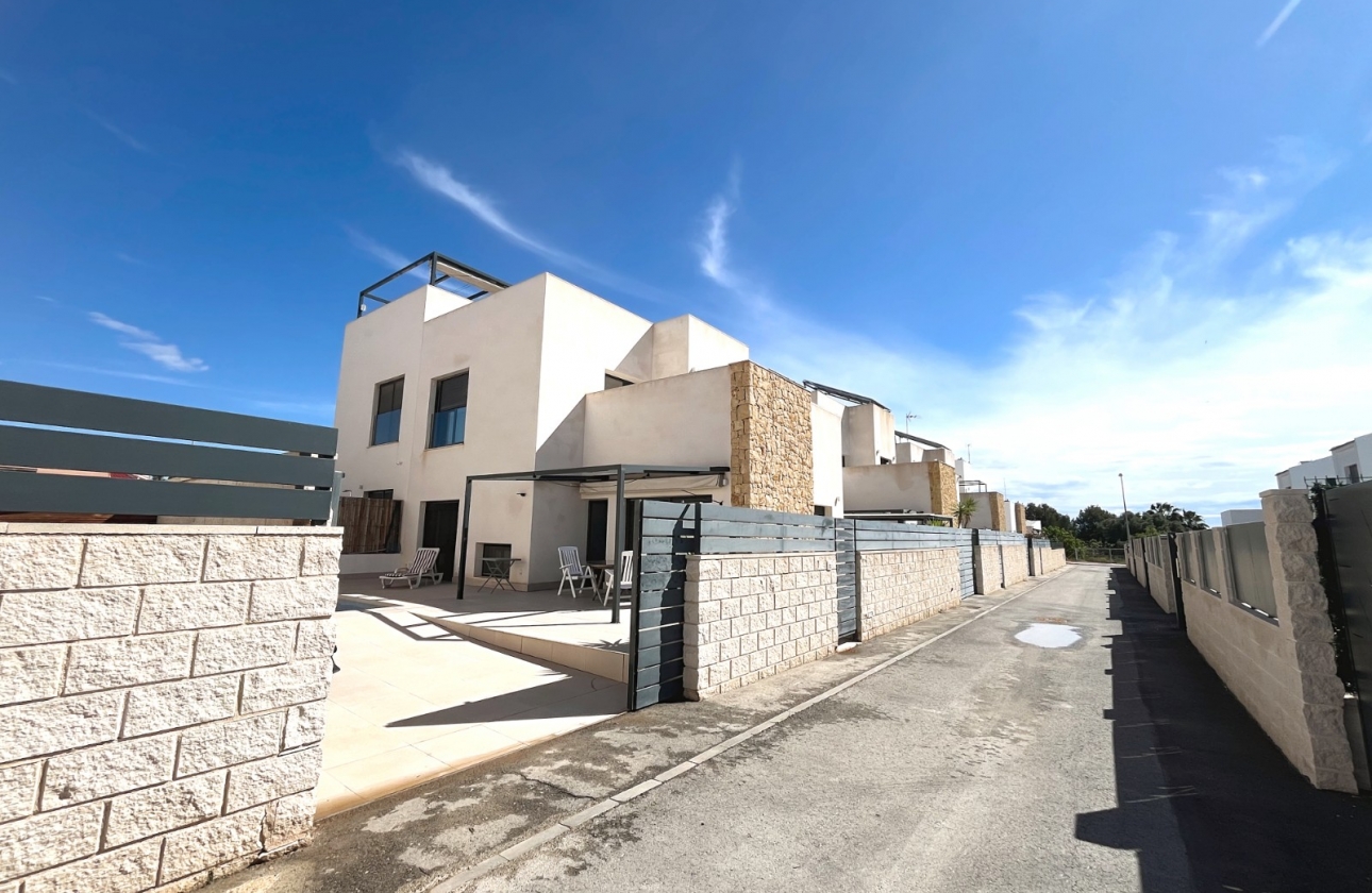 Resale - Villa - Ciudad Quesada - Pueblo Bravo