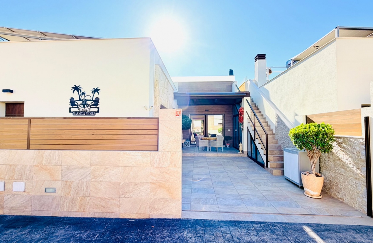 Reventa - Villa - Los Montesinos - La Herada