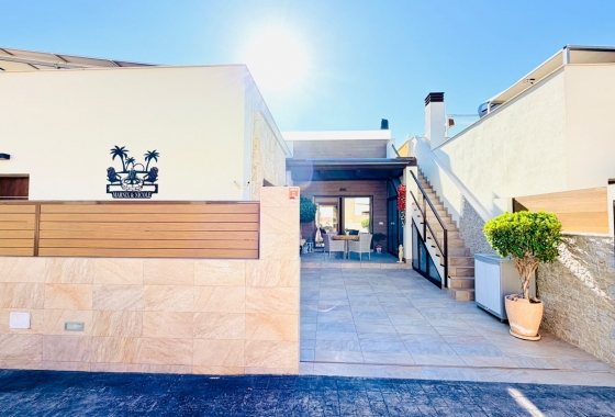 Reventa - Villa - Los Montesinos - La Herada
