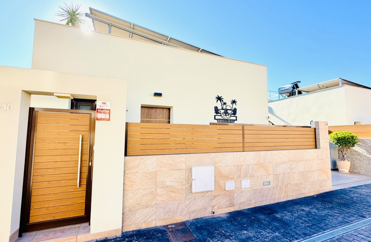 Reventa - Villa - Los Montesinos - La Herada