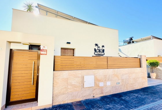 Reventa - Villa - Los Montesinos - La Herada