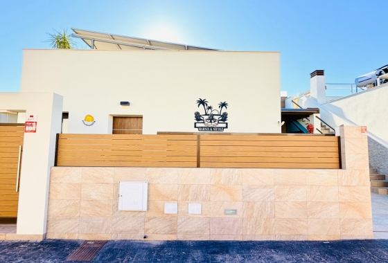 Reventa - Villa - Los Montesinos - La Herada