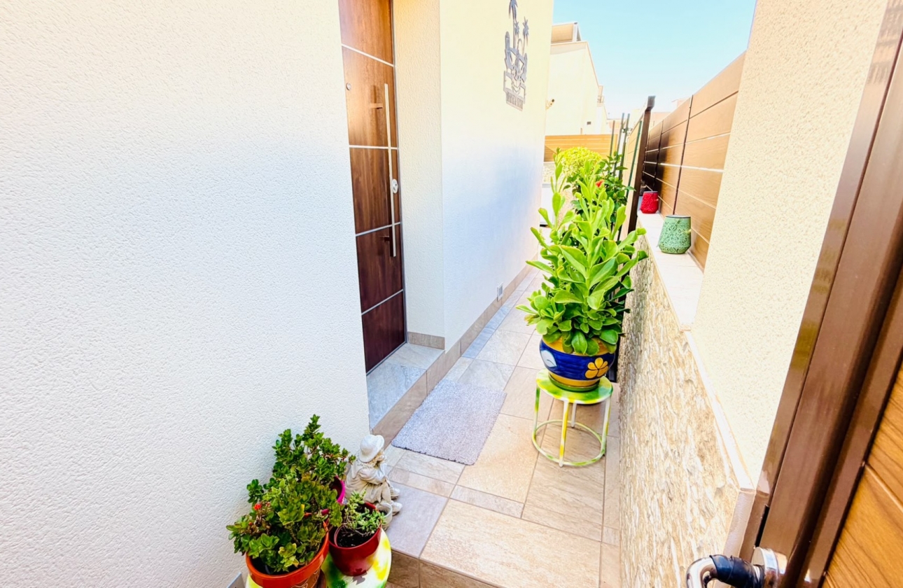 Reventa - Villa - Los Montesinos - La Herada