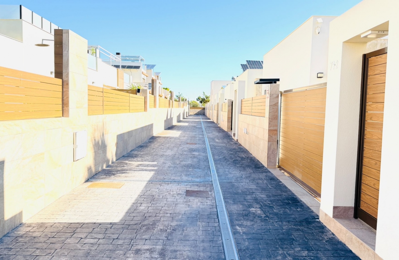 Reventa - Villa - Los Montesinos - La Herada