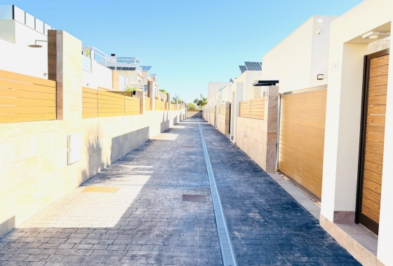 Reventa - Villa - Los Montesinos - La Herada