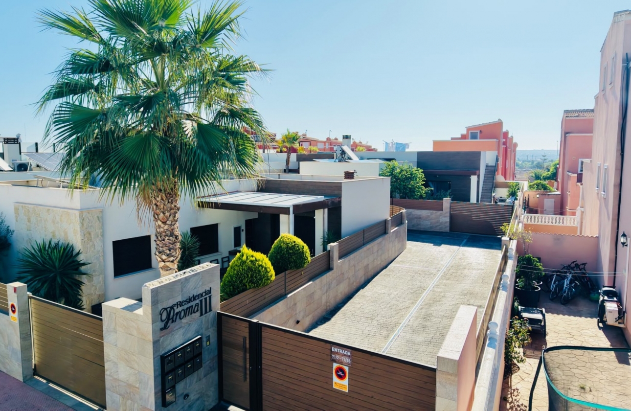Reventa - Villa - Los Montesinos - La Herada