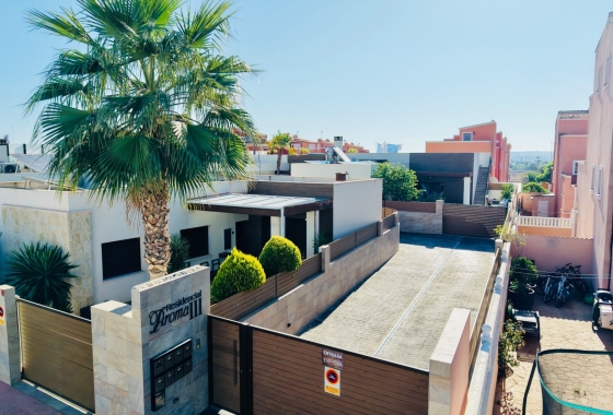 Reventa - Villa - Los Montesinos - La Herada
