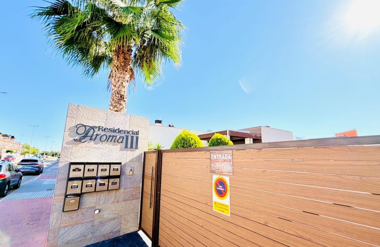 Reventa - Villa - Los Montesinos - La Herada