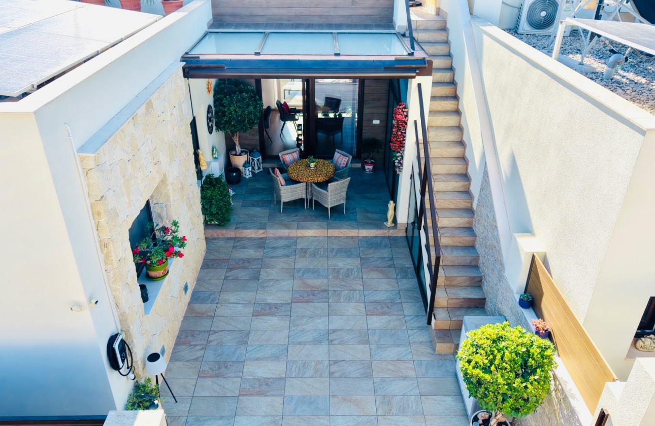 Reventa - Villa - Los Montesinos - La Herada
