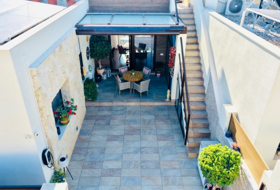 Reventa - Villa - Los Montesinos - La Herada