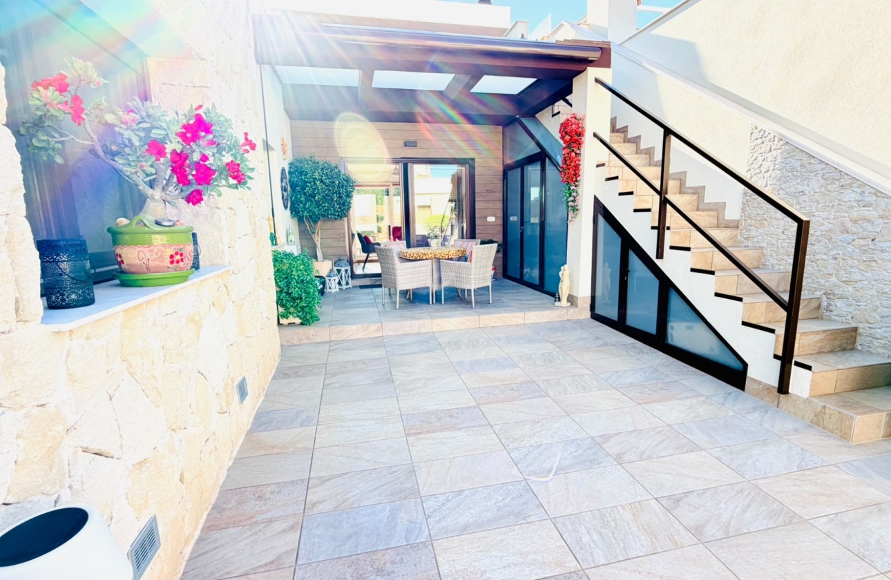 Reventa - Villa - Los Montesinos - La Herada