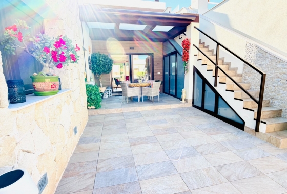 Reventa - Villa - Los Montesinos - La Herada