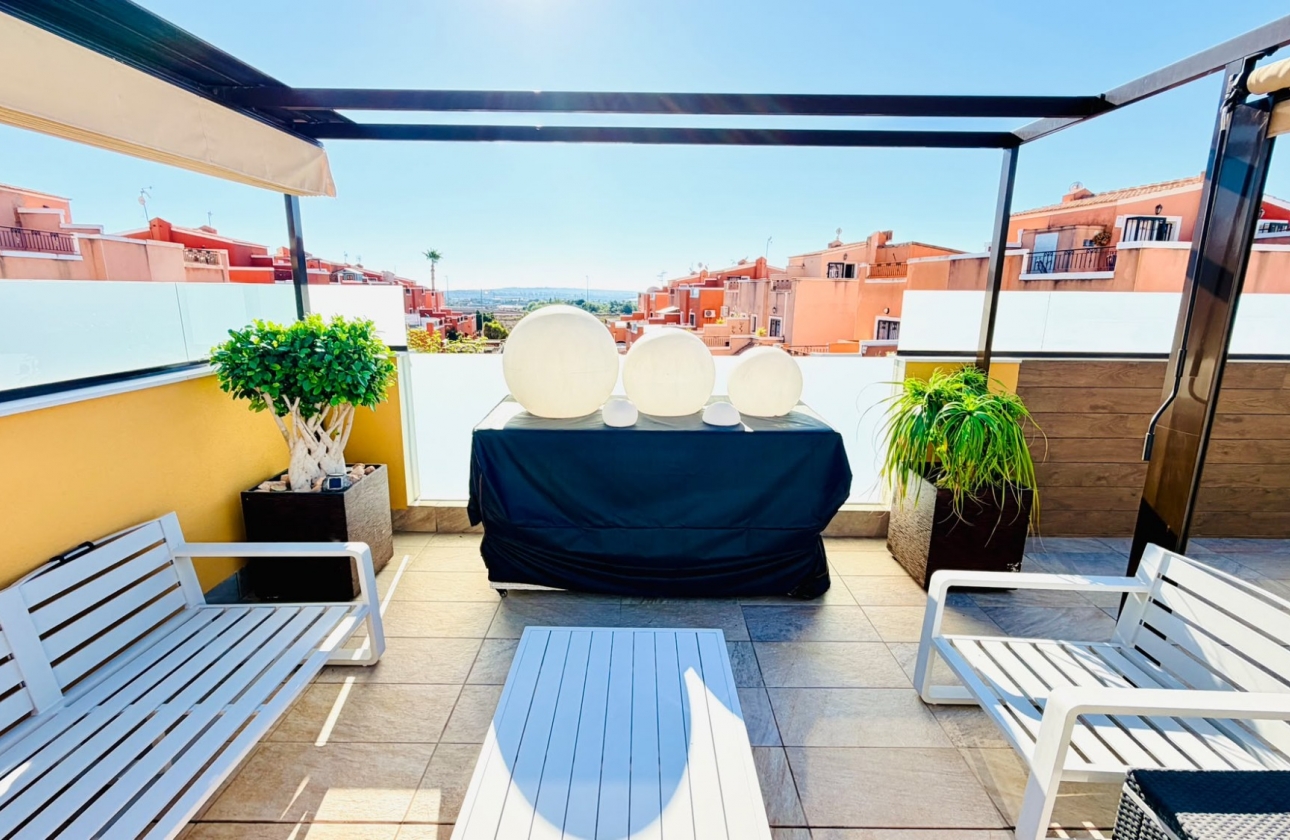 Reventa - Villa - Los Montesinos - La Herada