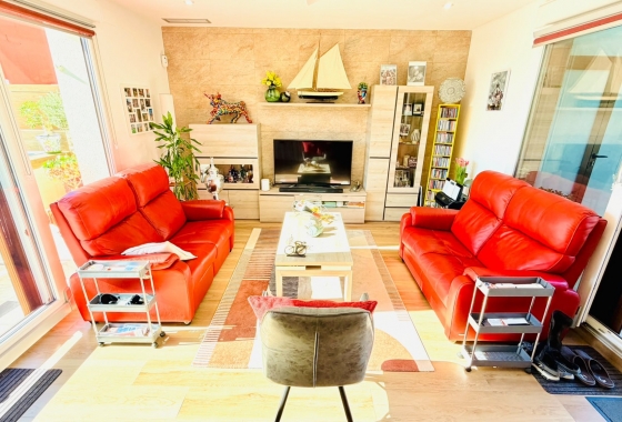Reventa - Villa - Los Montesinos - La Herada